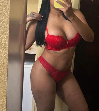 Alanna, 22  female escort, Chambana