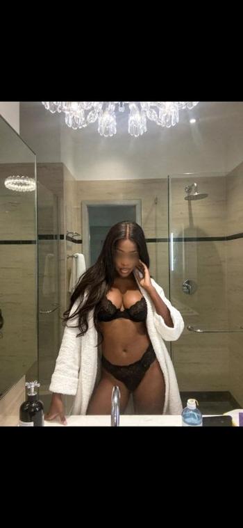 Nikki, 25  female escort, Chambana